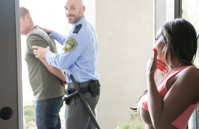 Офицер получил благодарность за проявленную храбрость. Офицер получил благодарность за проявленную храбрость.